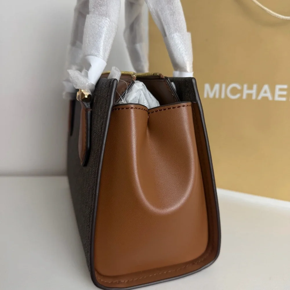 NWT Michael Kors Small Signature Logo Messenger - Picture 4 of 12